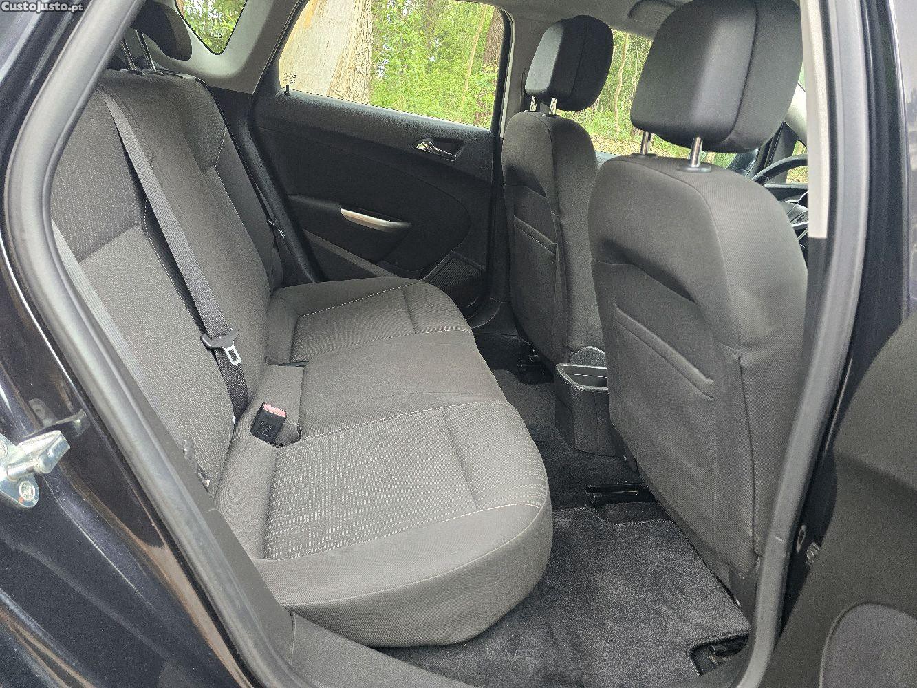 Opel Astra eco flex — fotografia 5