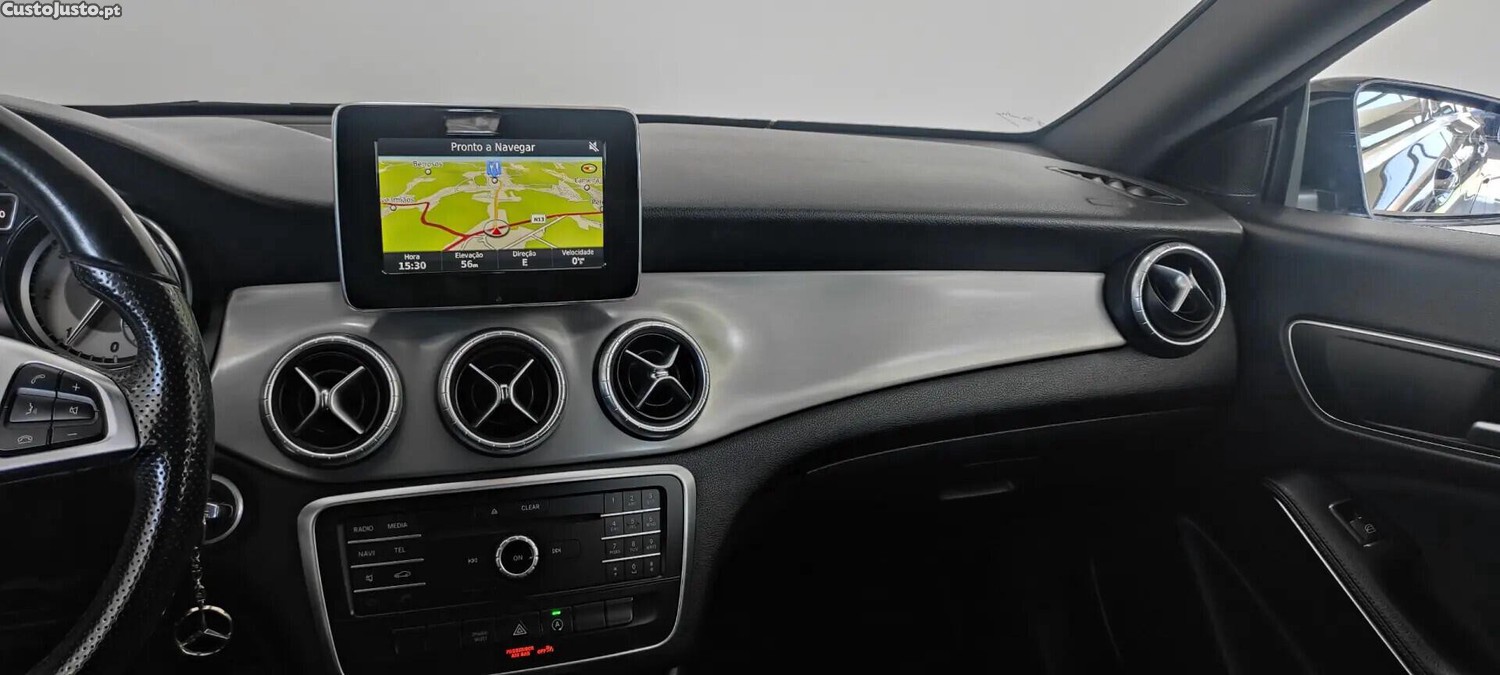 Mercedes-Benz CLA 180 d Shooting Brake AMG Line — fotografia 5