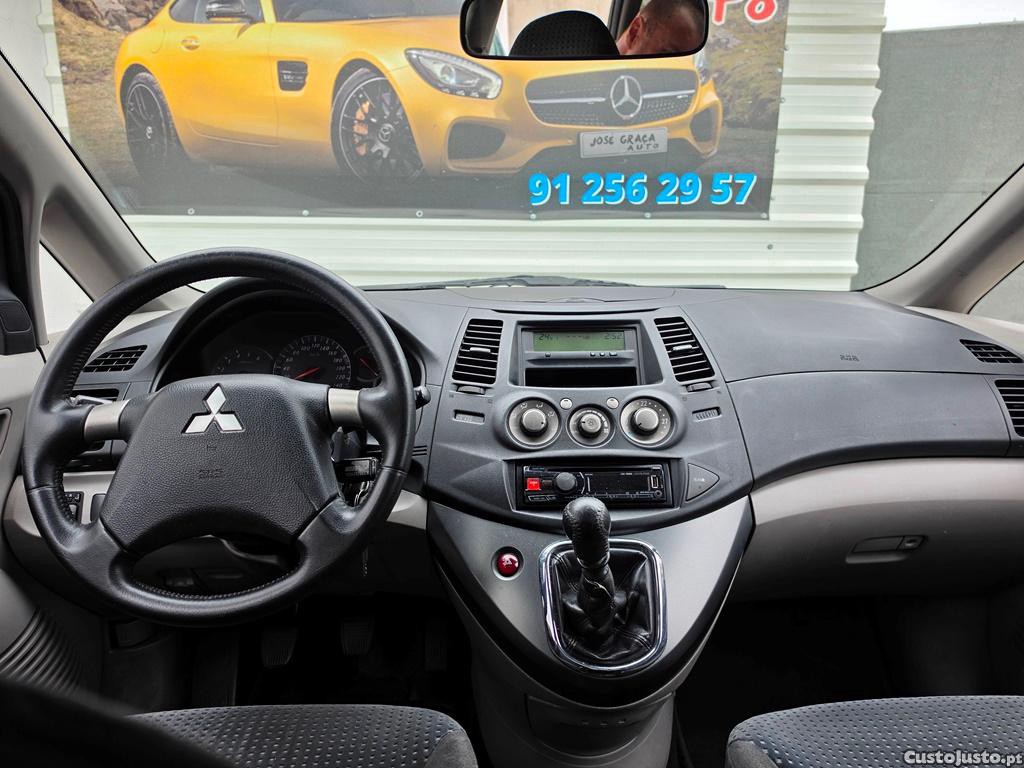 Mitsubishi Grandis 2.0Did 136Cv 7 Lugares 11/2005 — fotografia 6