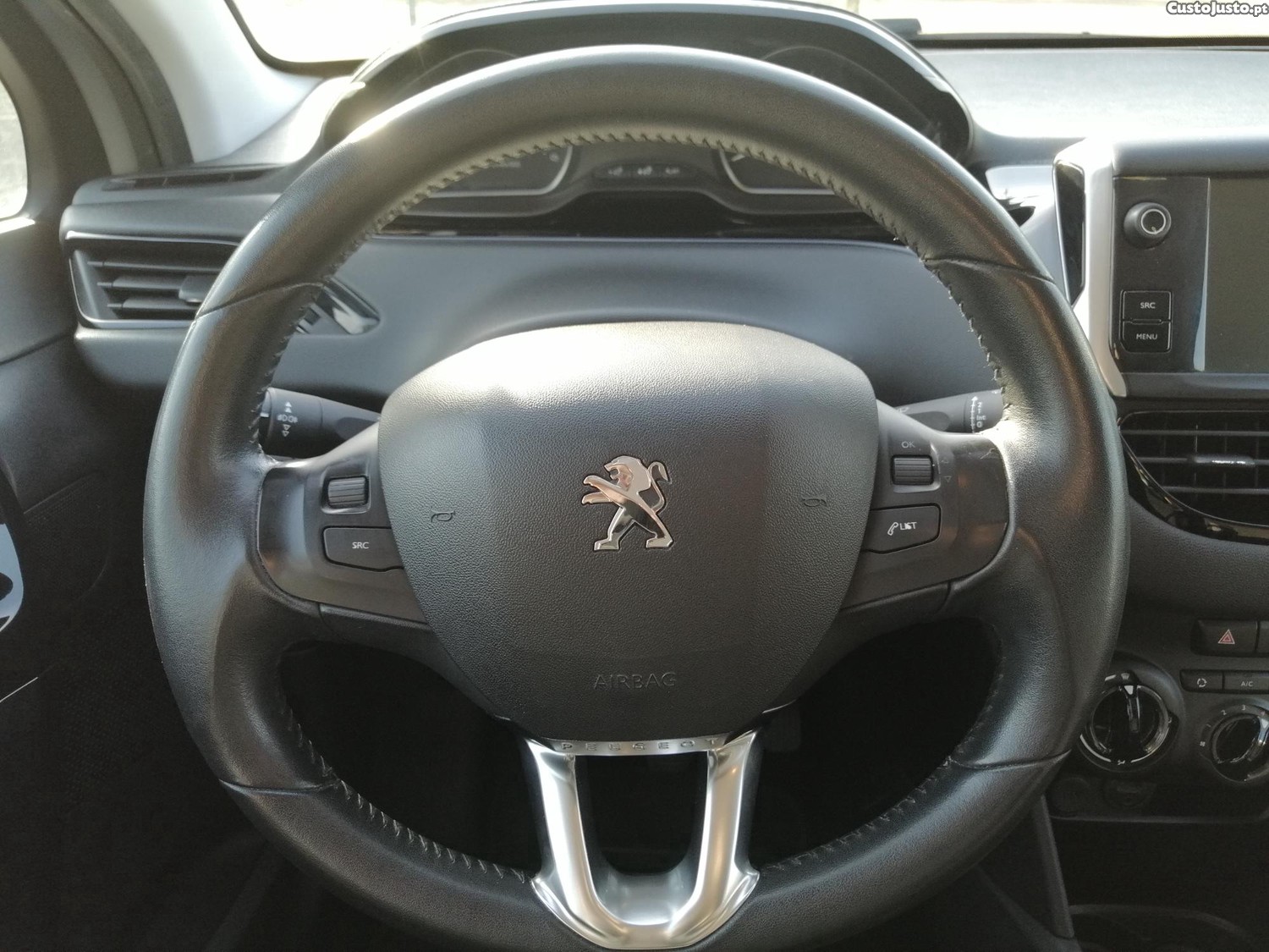 Peugeot 208 Active — fotografia 2