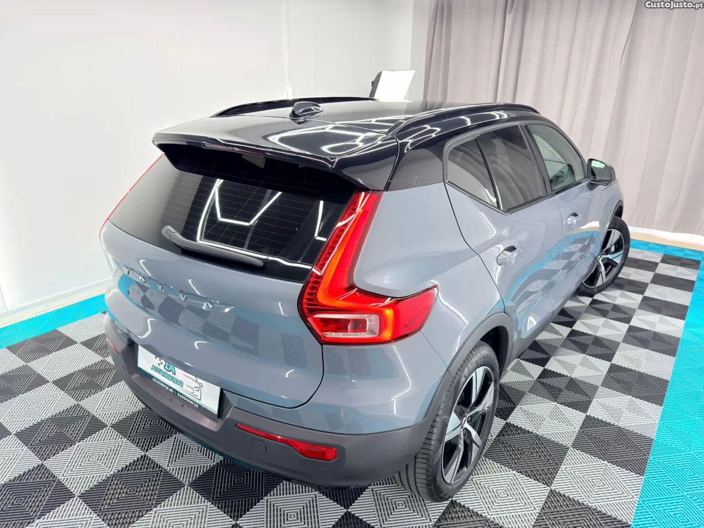 Volvo XC 40 recharge p8 awd r-design — fotografia 17