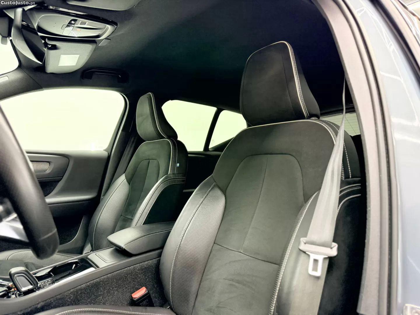 Volvo XC 40 recharge p8 awd r-design — fotografia 6