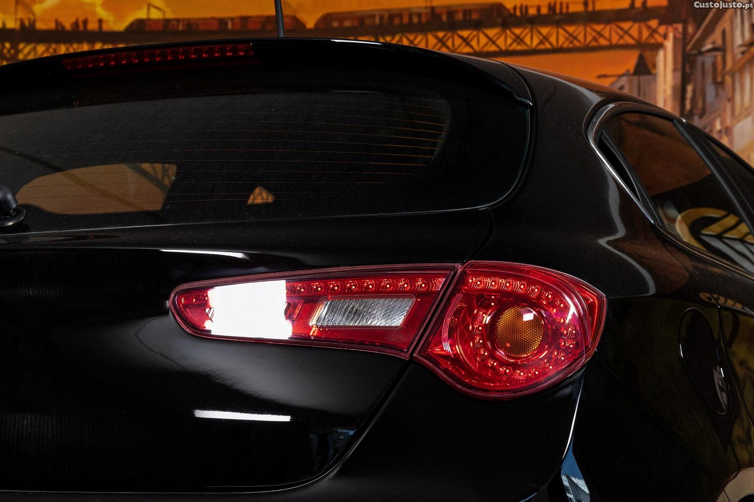 Alfa Romeo Giulietta 1.6 JTDM — fotografia 15