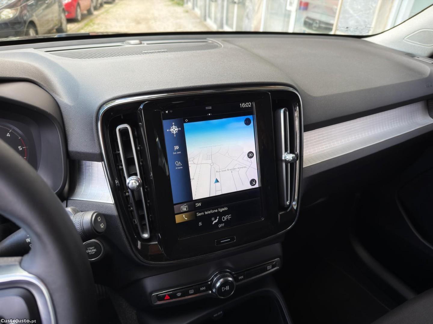 Volvo XC 40 2.0 D3 Momentum Plus — fotografia 5