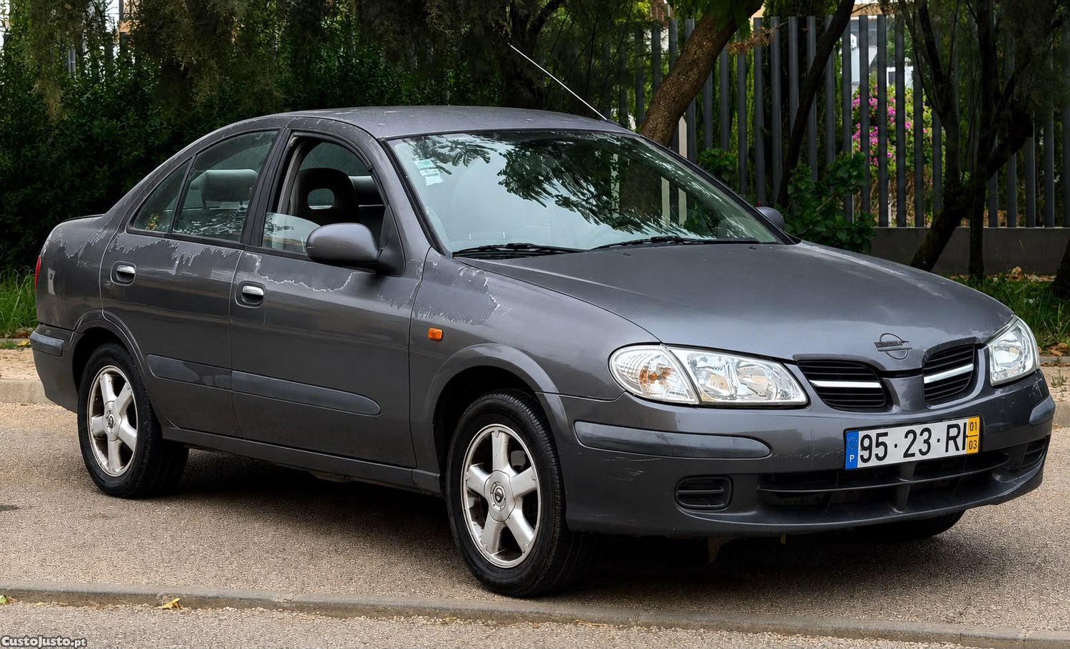 Nissan Almera 1.5i 90cv — fotografia 3