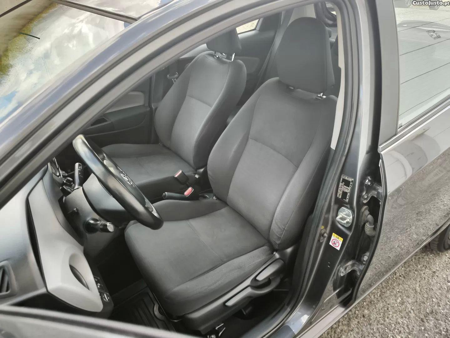 Toyota Yaris 1.4 d-4d active+ac — fotografia 19