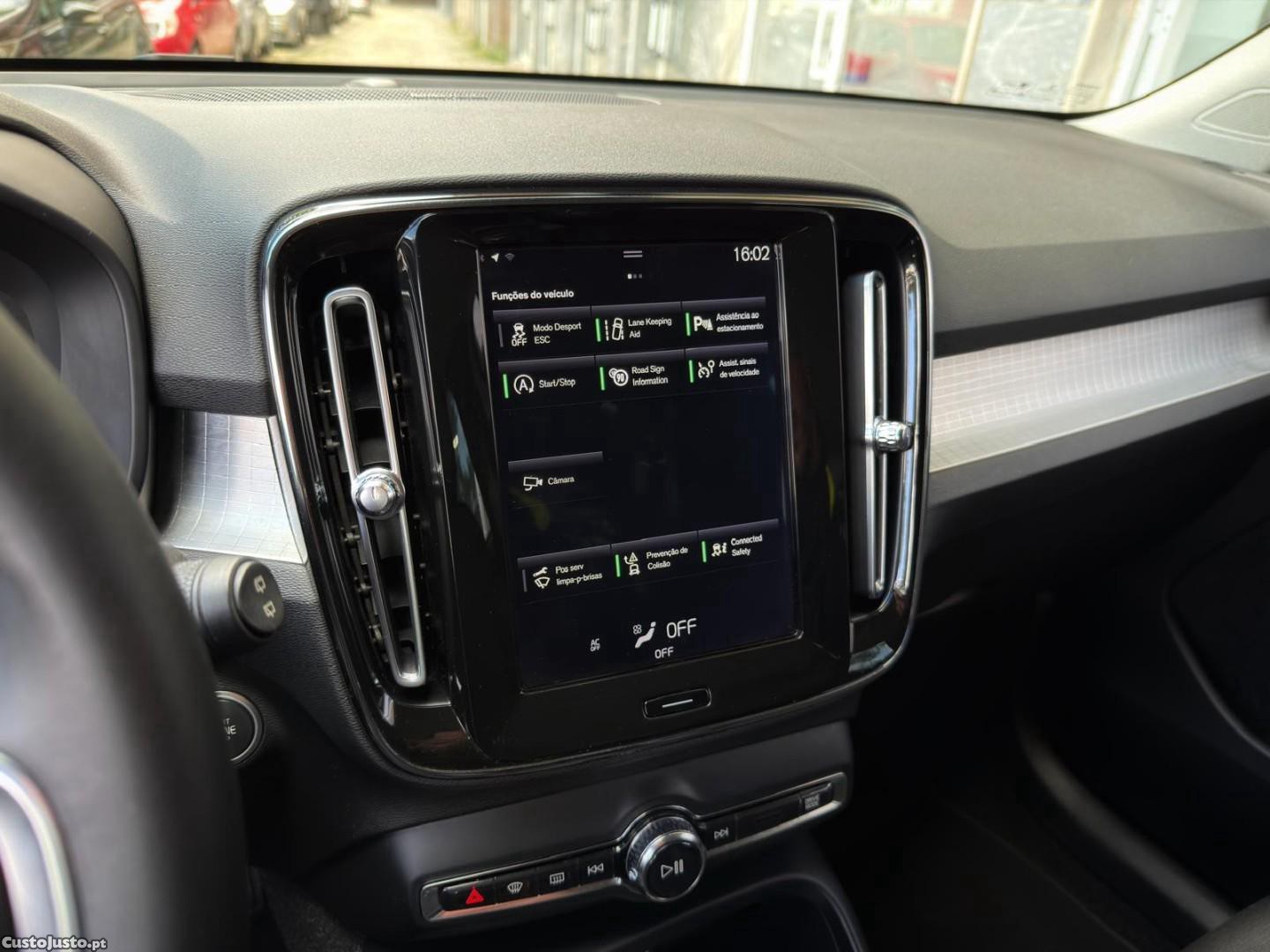 Volvo XC 40 2.0 D3 Momentum Plus — fotografia 4