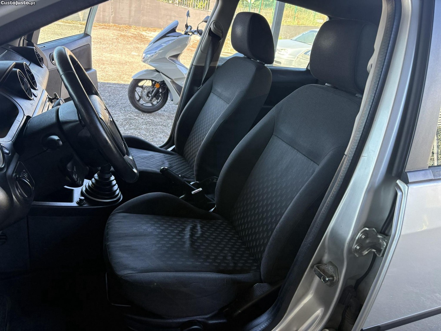 Ford Fiesta 1.25 Ambiente — fotografia 14