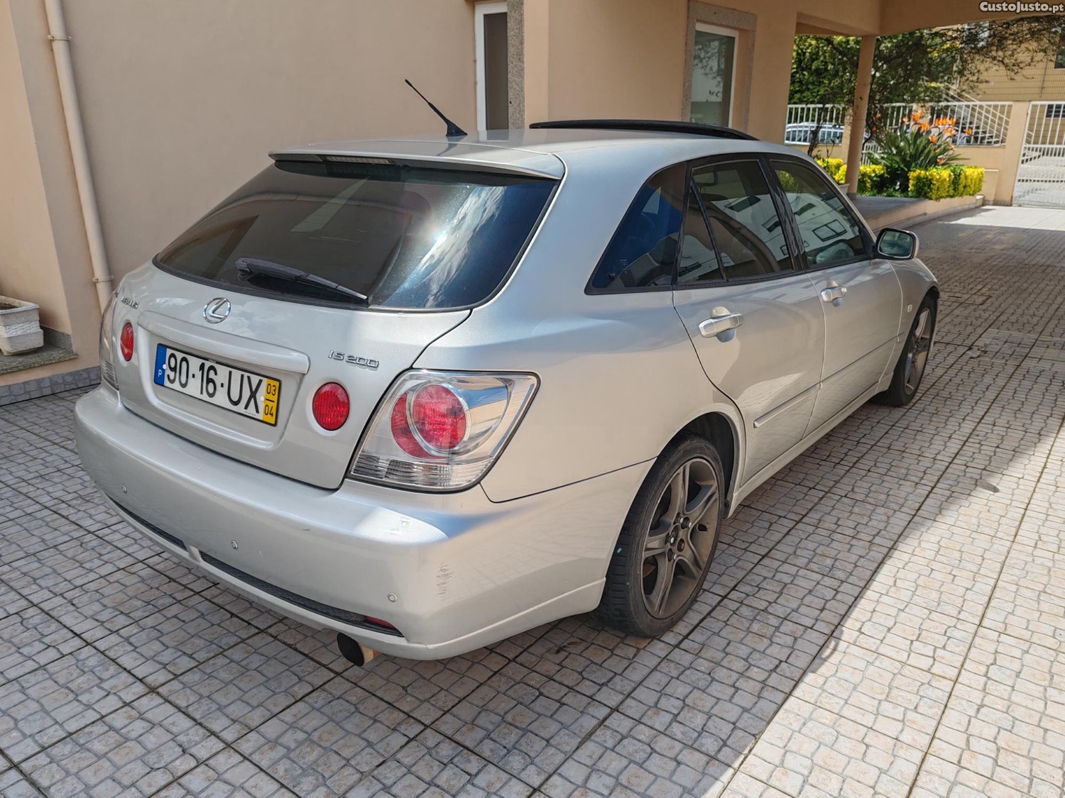 Lexus IS Sportcross GPL — fotografia 6