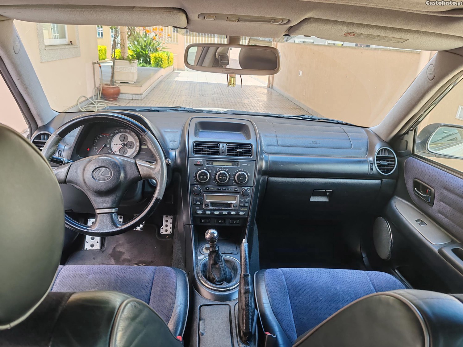 Lexus IS Sportcross GPL — fotografia 4