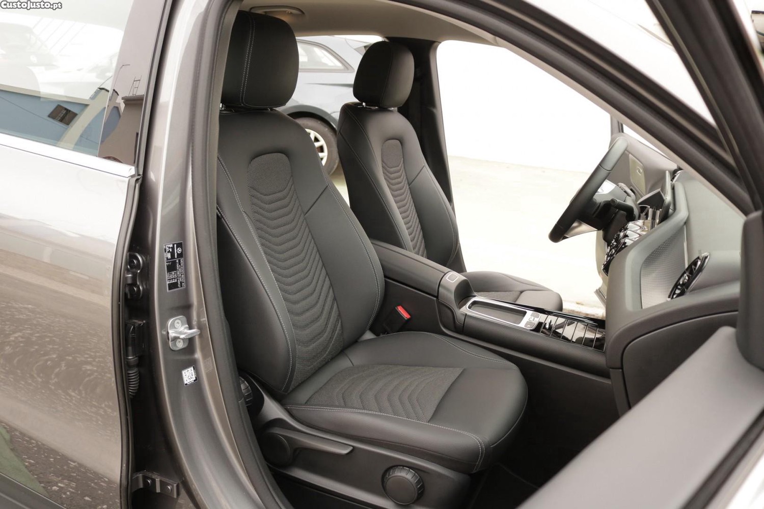 Mercedes-Benz GLA 180 180 d Auto — fotografia 42