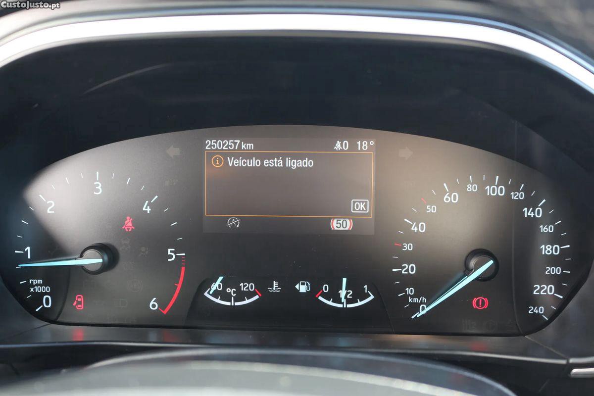 Ford Focus SW 1.5 TDCi EcoBlue Connected — fotografia 9