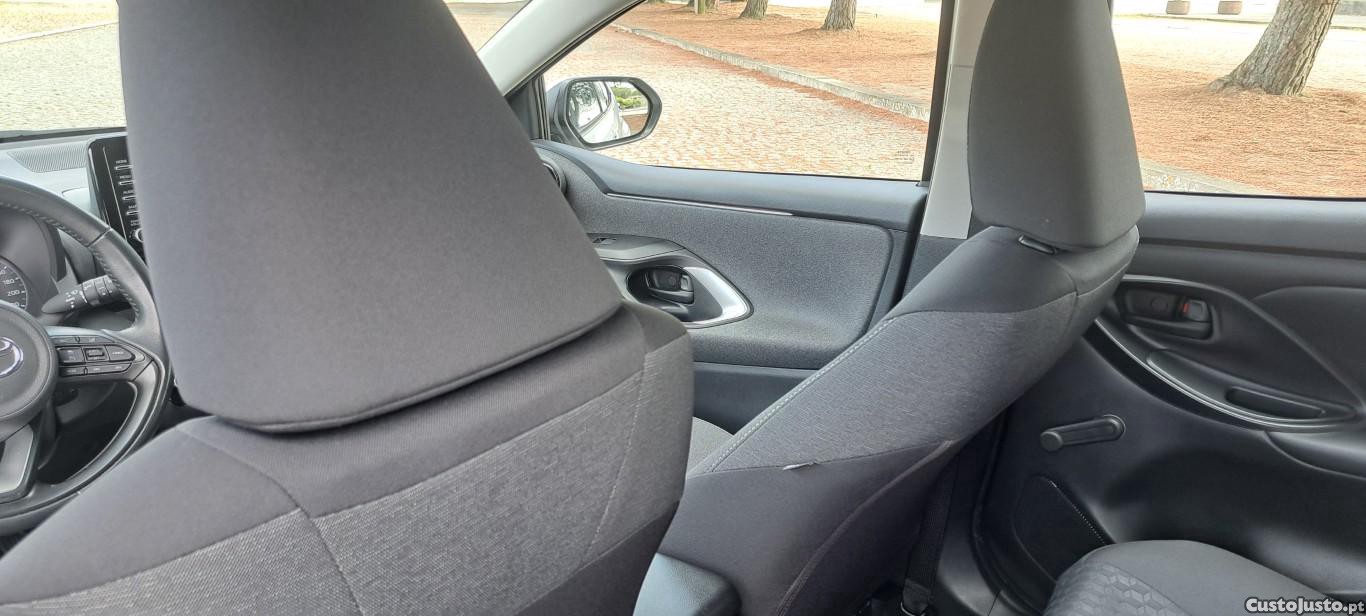 Toyota Yaris Comfort Plus 1.5 HDF (nacional c/ 25.300 km) — fotografia 4