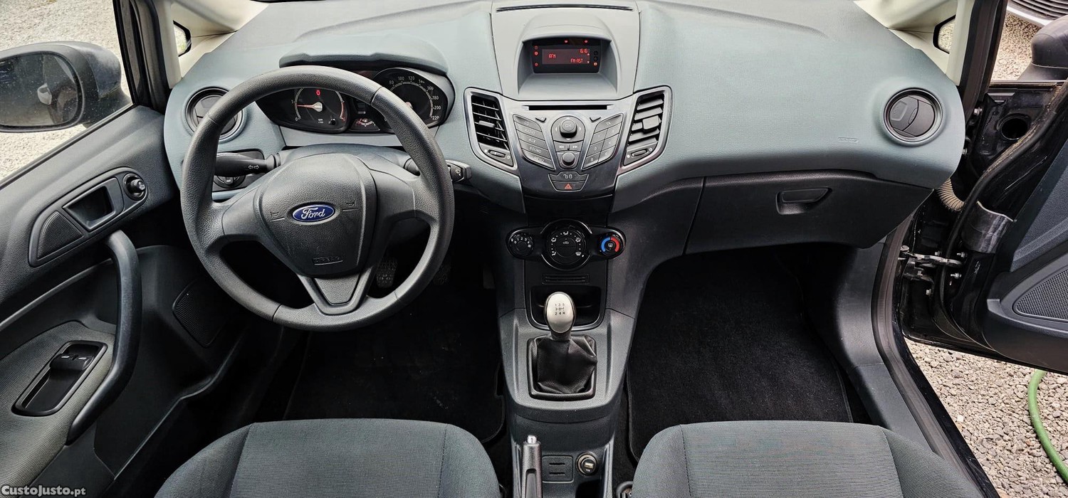 Ford Fiesta 1.4d 92.000km — fotografia 7