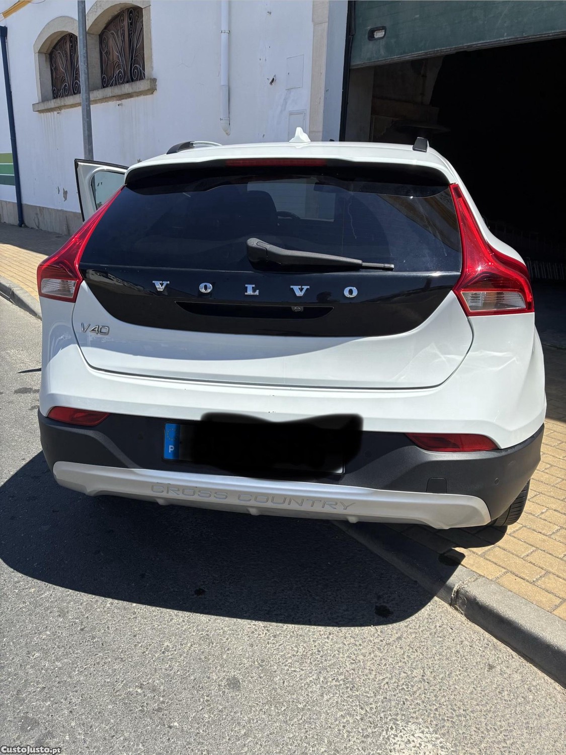 Volvo V40 Cross Country — photo 2