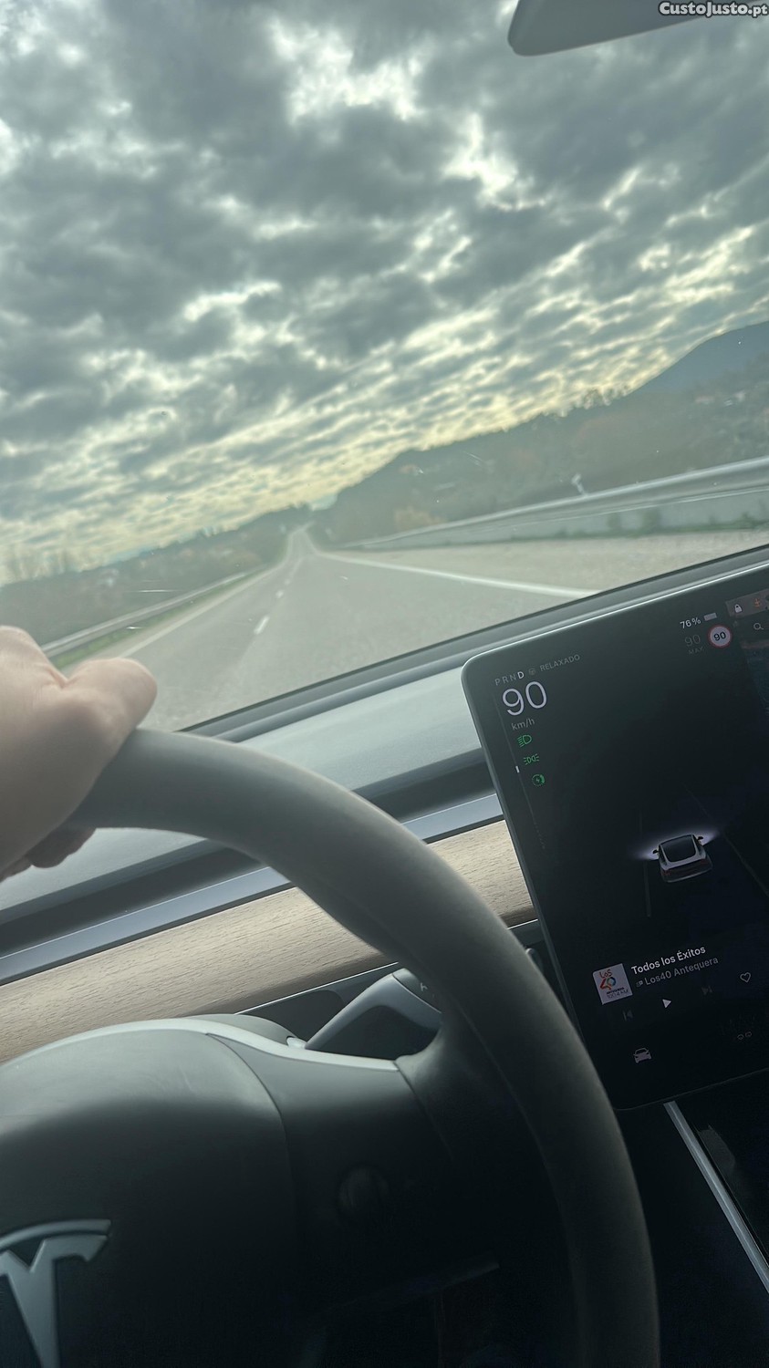 Tesla Model 3 RWD — fotografia 10