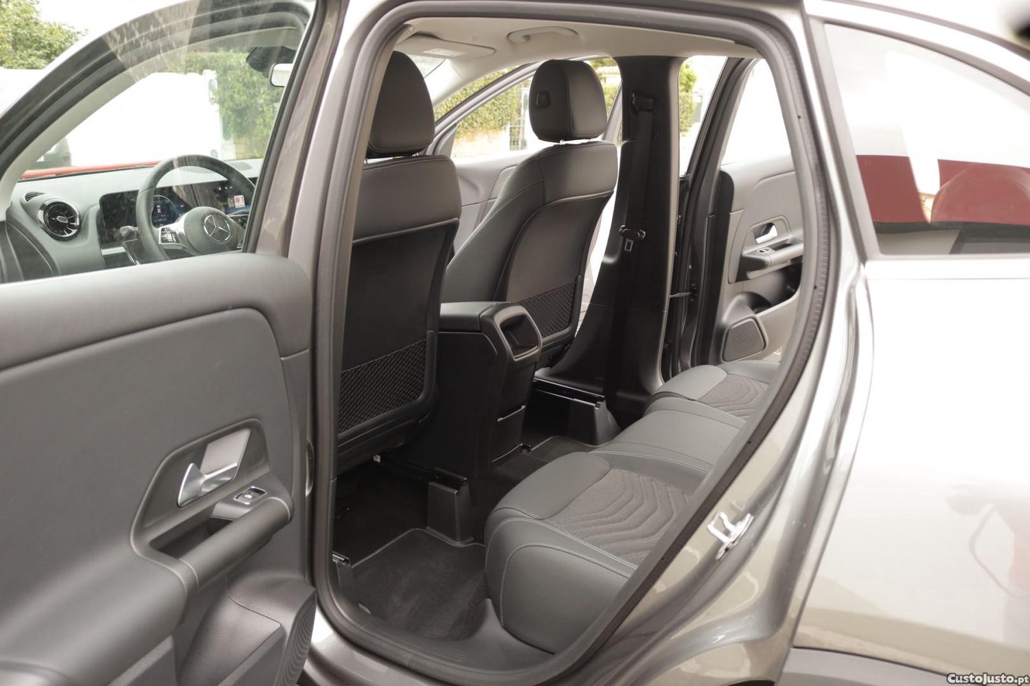 Mercedes-Benz GLA 180 180 d Auto — fotografia 38