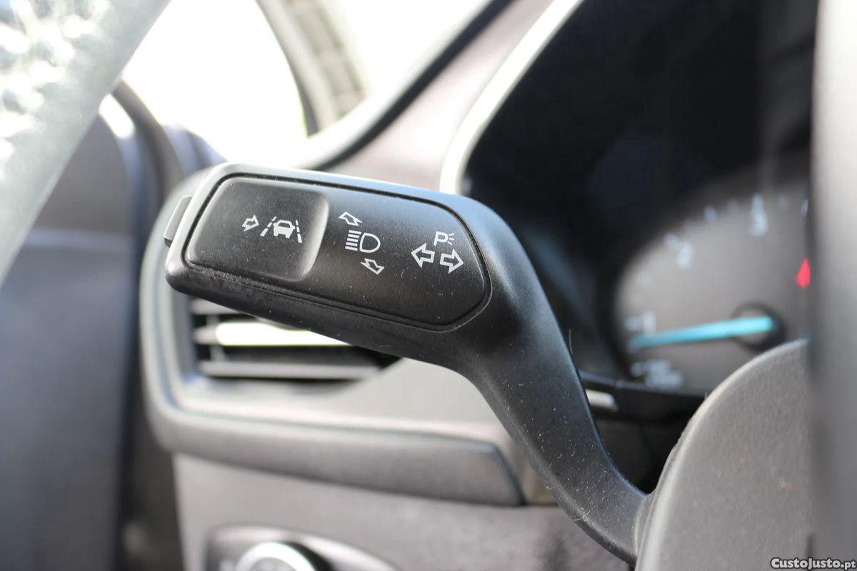 Ford Focus SW 1.5 TDCi EcoBlue Connected — fotografia 8