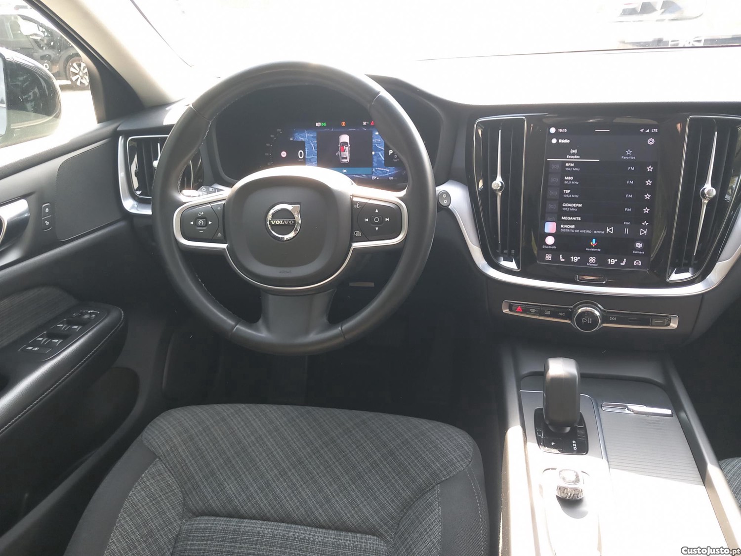 Volvo V60 2.0 D4 Momentum Geartronic — fotografia 5