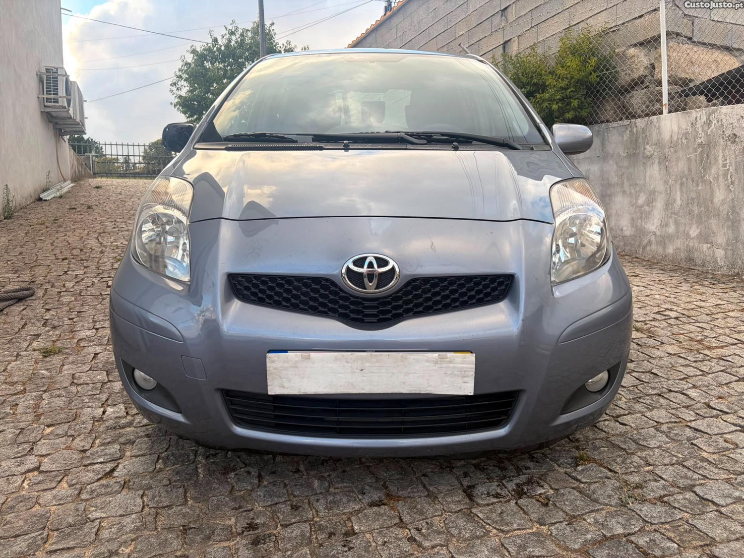 Toyota Yaris 1.0 Vvti — fotografia 2