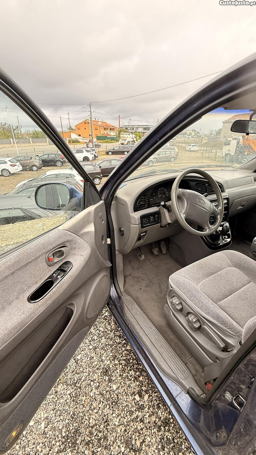 Kia Carnival 2.9 TDI de 2000 — fotografia 8