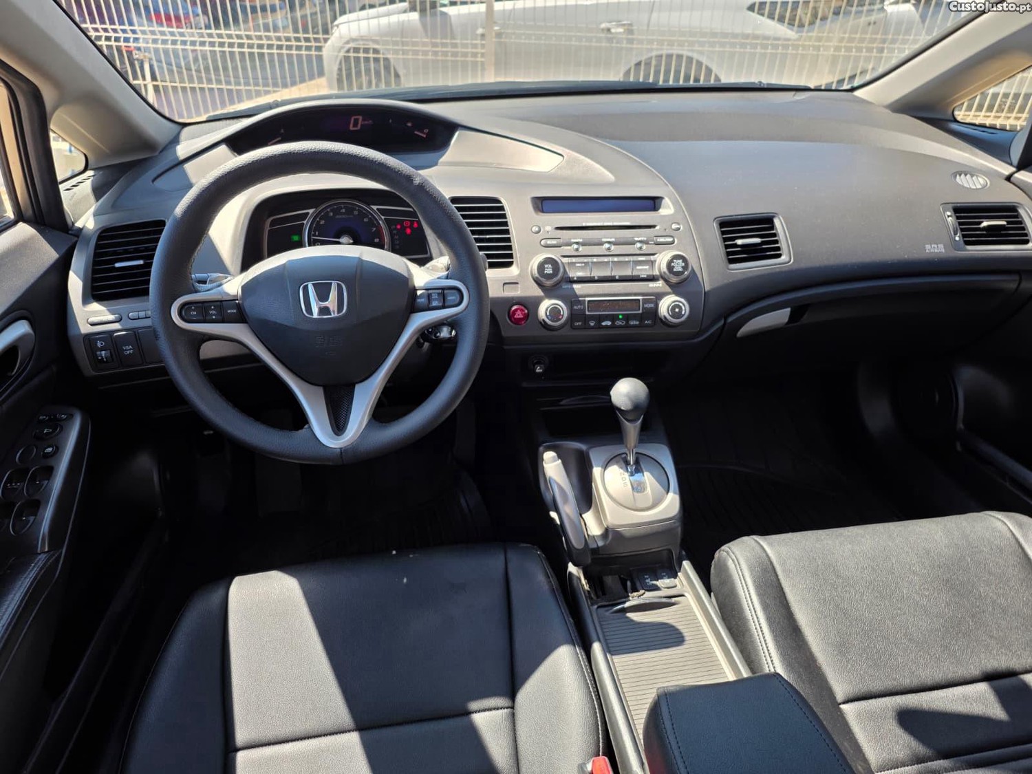 Honda Civic 1.8 ES Auto. — fotografia 3