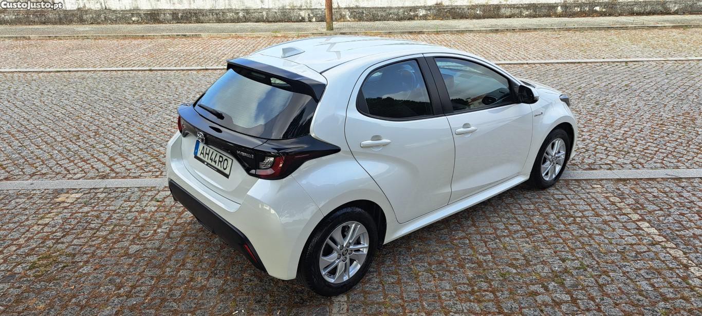 Toyota Yaris Comfort Plus 1.5 HDF (nacional c/ 25.300 km) — fotografia 2
