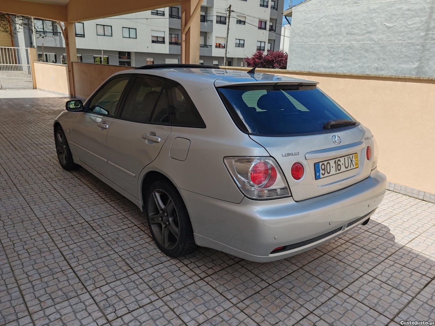 Lexus IS Sportcross GPL — fotografia 5