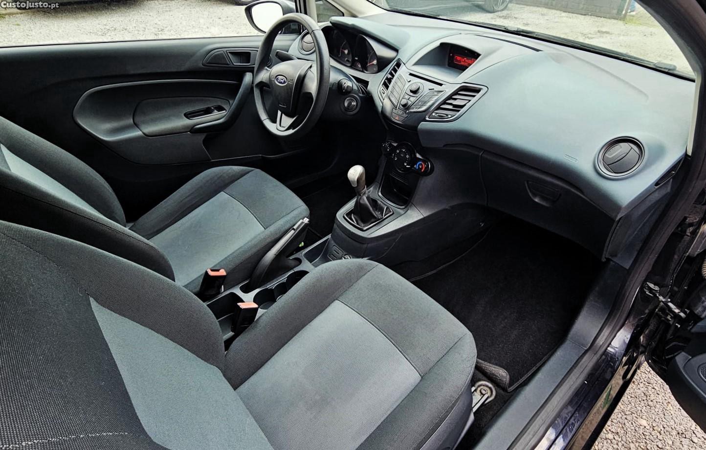 Ford Fiesta 1.4d 92.000km — fotografia 8