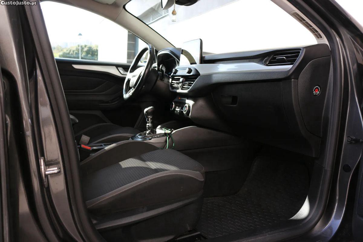 Ford Focus SW 1.5 TDCi EcoBlue Connected — fotografia 15