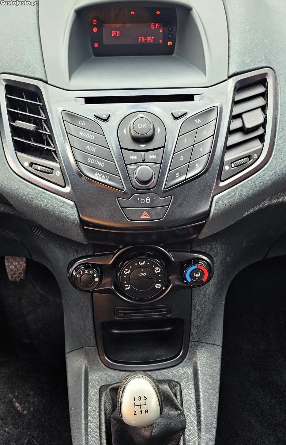 Ford Fiesta 1.4d 92.000km — fotografia 2