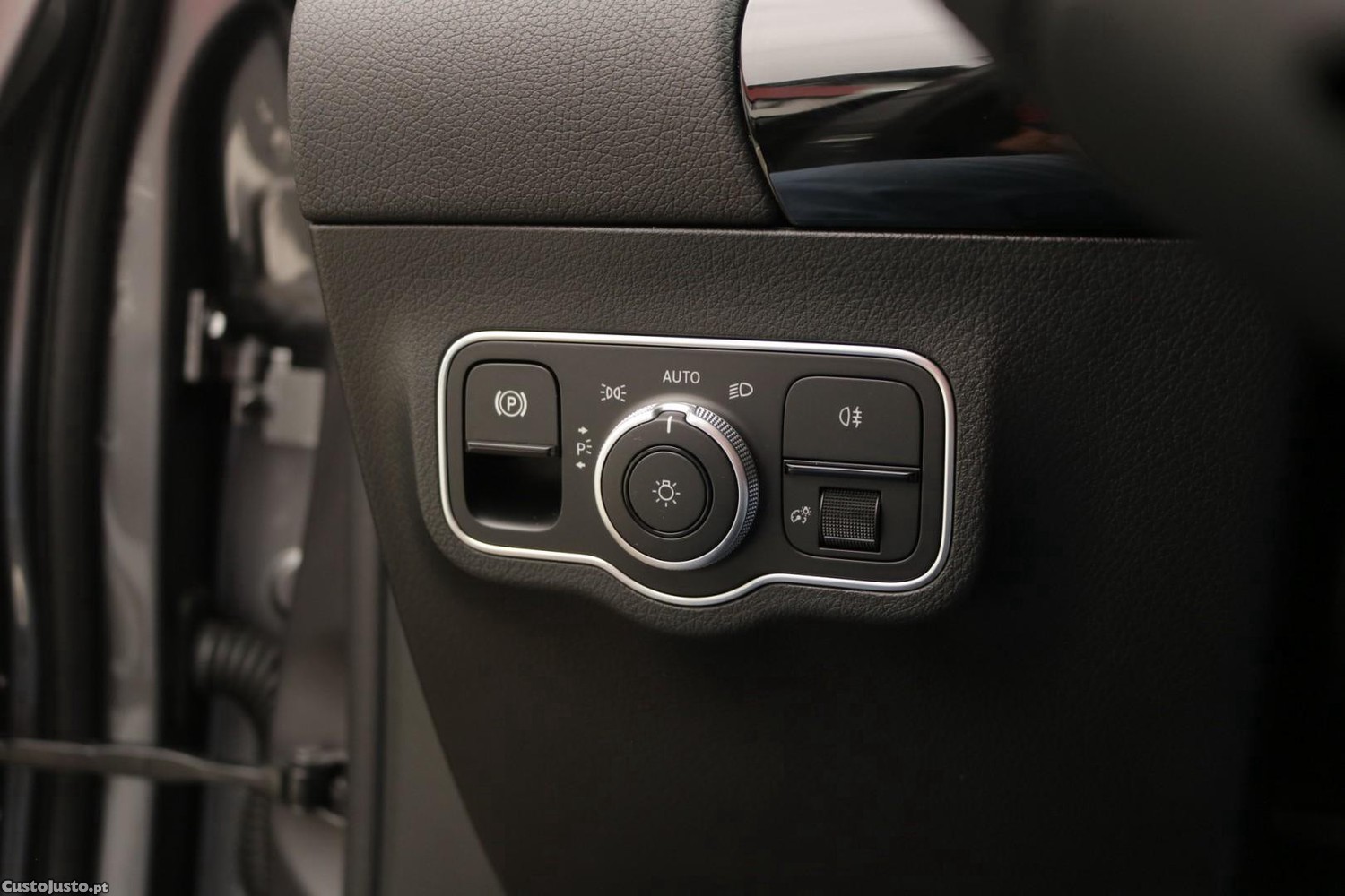 Mercedes-Benz GLA 180 180 d Auto — fotografia 31