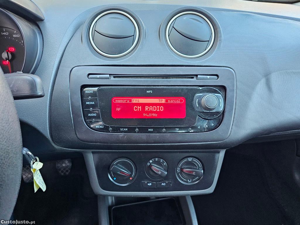 SEAT Ibiza 1.2Tdi 75cv 190.000km 07/2012 — fotografia 3