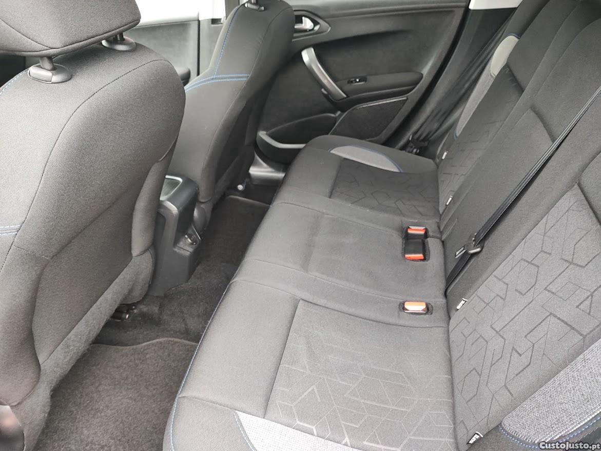 Peugeot 2008 Style 1.2 — fotografia 2