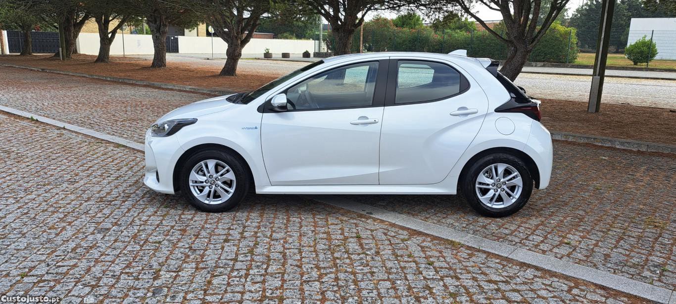 Toyota Yaris Comfort Plus 1.5 HDF (nacional c/ 25.300 km) — fotografia 11