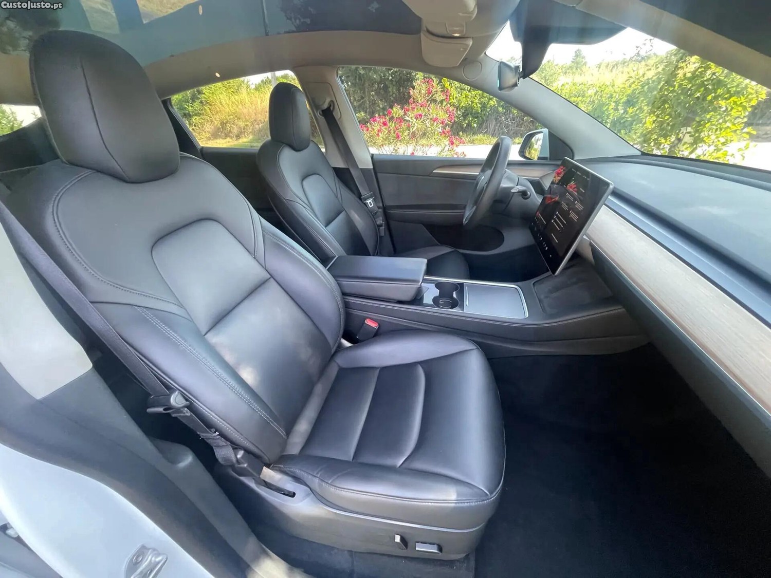 Tesla Model Y Long Range Dual Motor AWD — fotografia 9