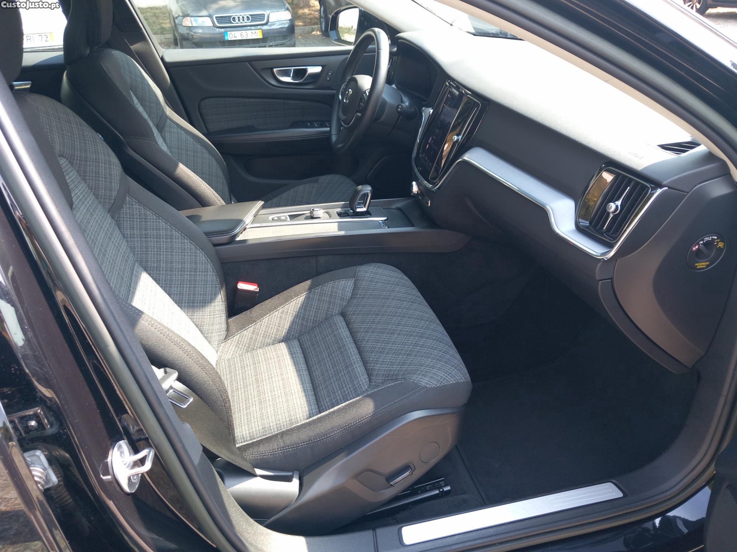Volvo V60 2.0 D4 Momentum Geartronic — fotografia 9