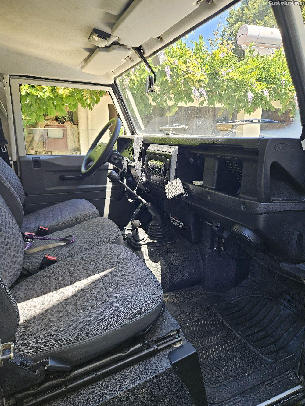 Land Rover Defender 90 td5 — fotografia 5