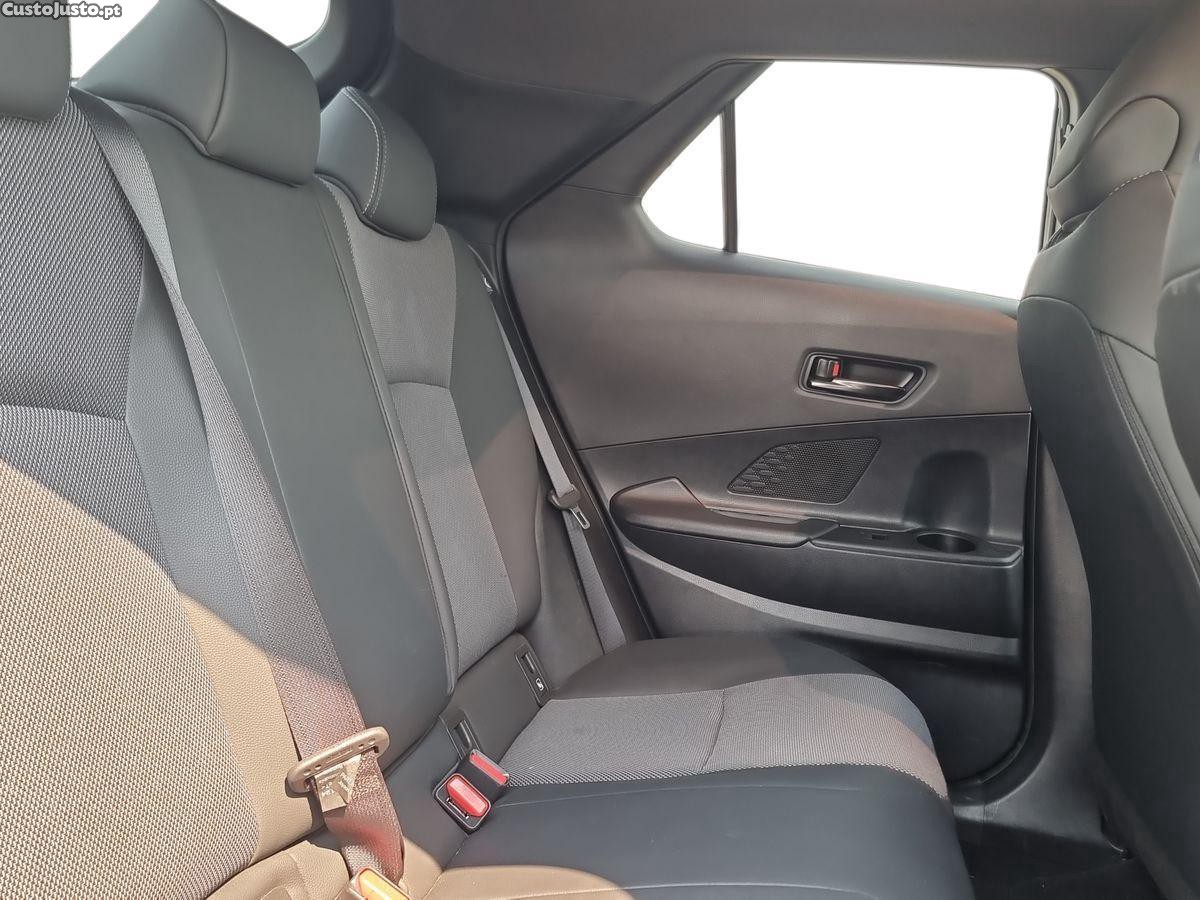 Toyota C-HR 2.0 HDF Plug-in Lounge — fotografia 10