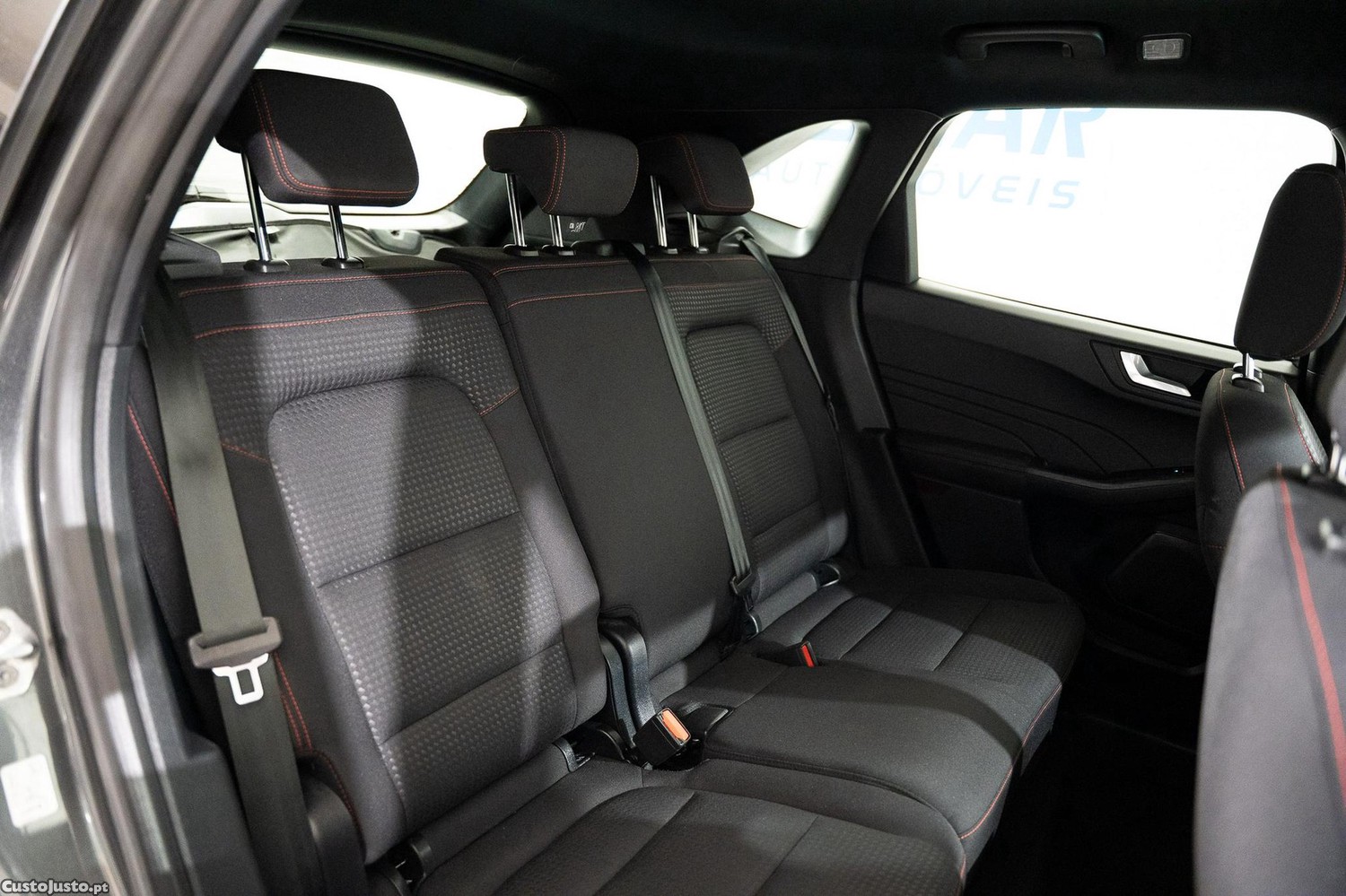 Ford Kuga 1.5 EcoBoost Titanium — fotografia 2