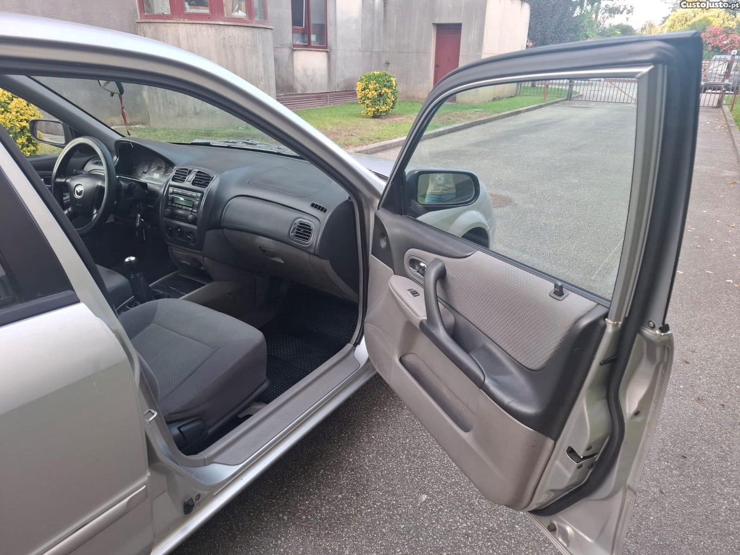 Mazda 323 1.3 I — fotografia 3