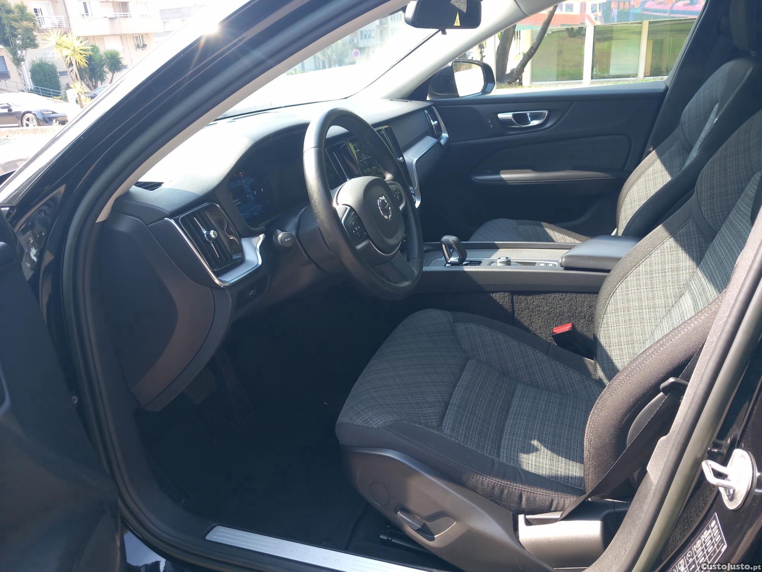 Volvo V60 2.0 D4 Momentum Geartronic — fotografia 11