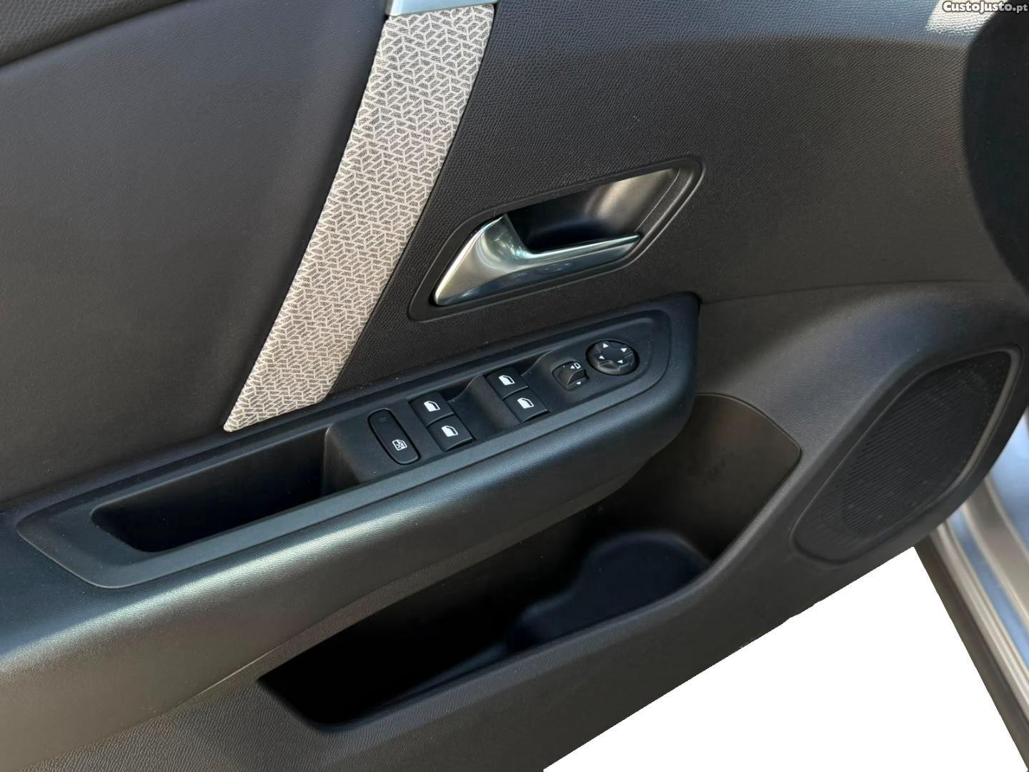Citroën C4 1.5 BlueHDI SHINE 130CV EAT8 (AUTO) — fotografia 6