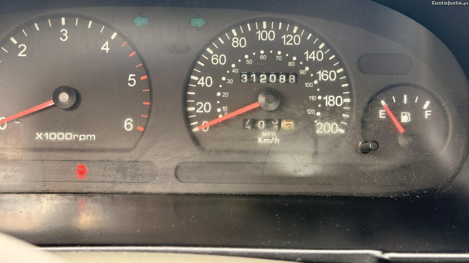 Kia Carnival 2.9 TDI de 2000 — fotografia 6