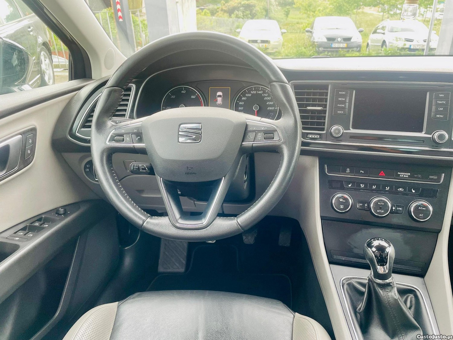 SEAT Leon 1.6 TDi Reference Ecomotive — fotografia 8