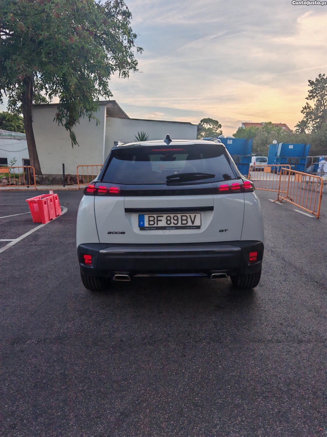 Peugeot 2008 Peugeot 2008 Pure Tech GT EAT8 - 23 foto 2