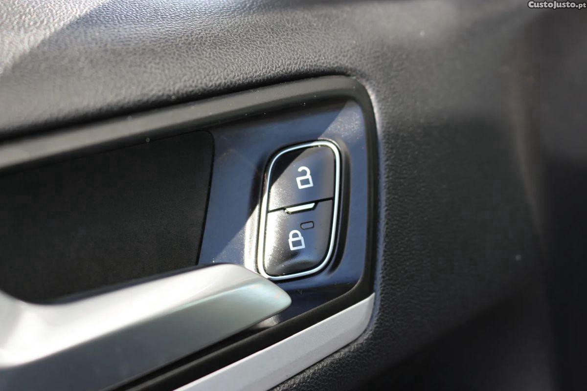 Ford Focus SW 1.5 TDCi EcoBlue Connected — fotografia 12