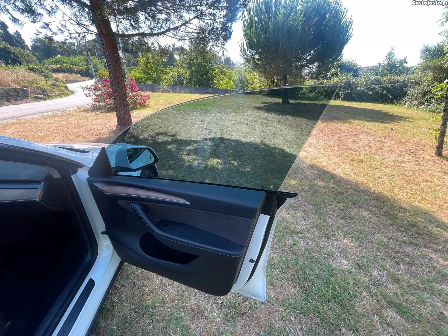 Tesla Model Y Long Range Dual Motor AWD — fotografia 7