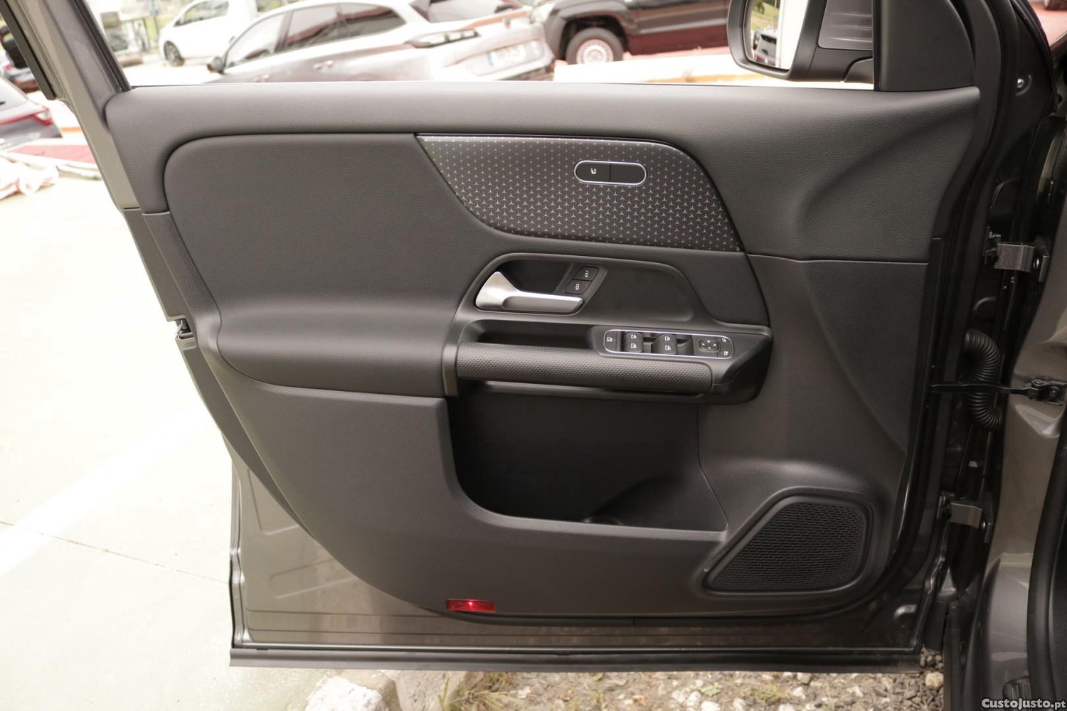 Mercedes-Benz GLA 180 180 d Auto — fotografia 33
