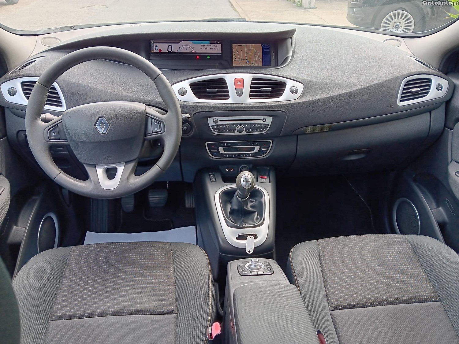 Renault Scénic Dynamique S 1.5 DCi 110cv — fotografia 3